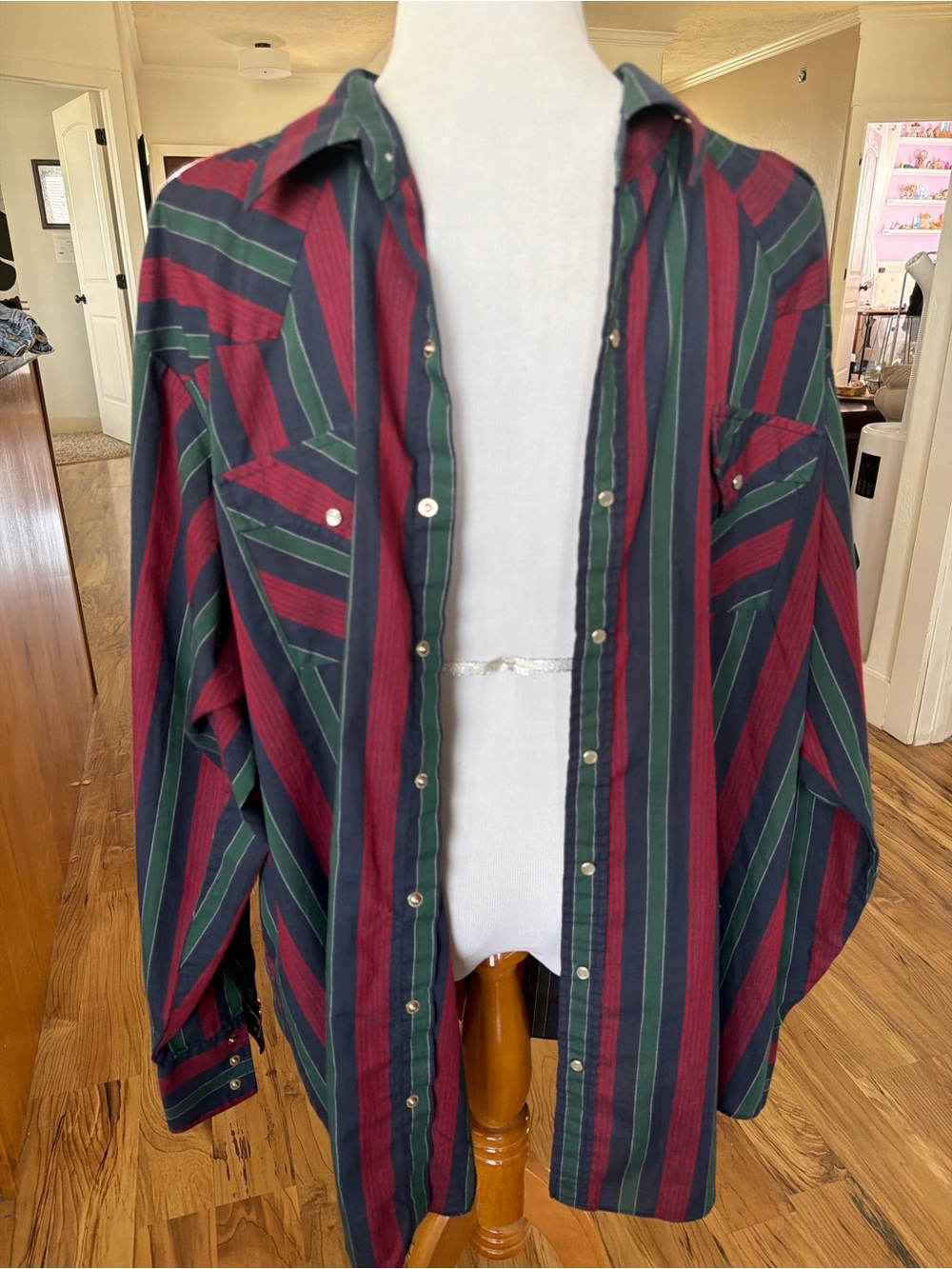 Vintage Ely Cattleman Weatern Pearl Snap Closure in Red, Navy & Green Stripe
